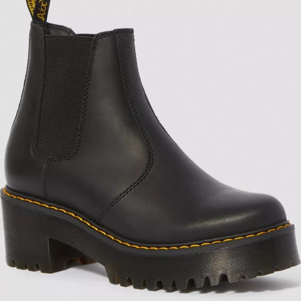 ROMETTY WYOMING LEATHER PLATFORM CHELSEA BOOTS - women’s 8